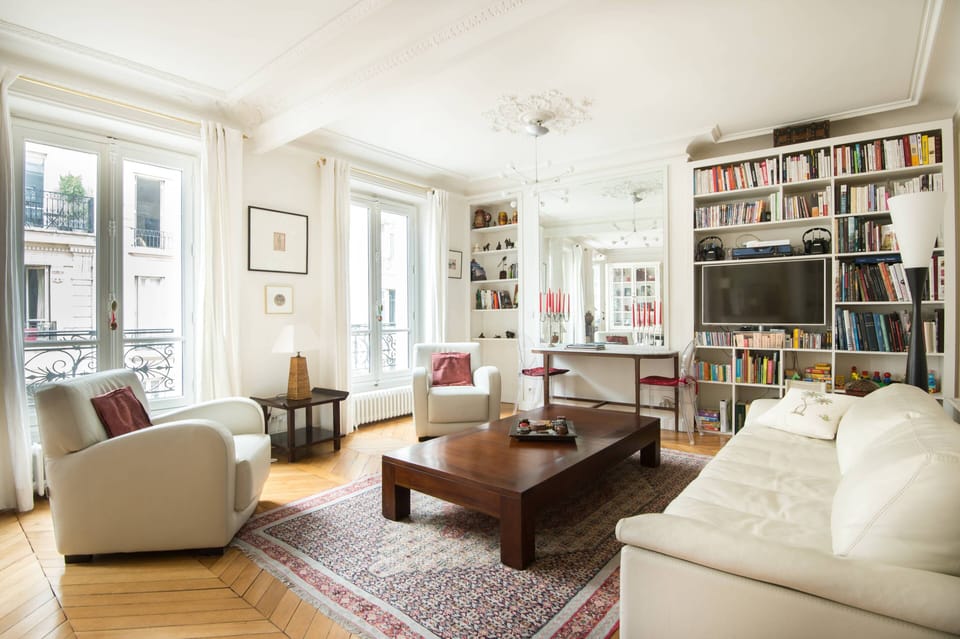 Sitting room-Apple tv, Tv, Dining table, Dining chair
