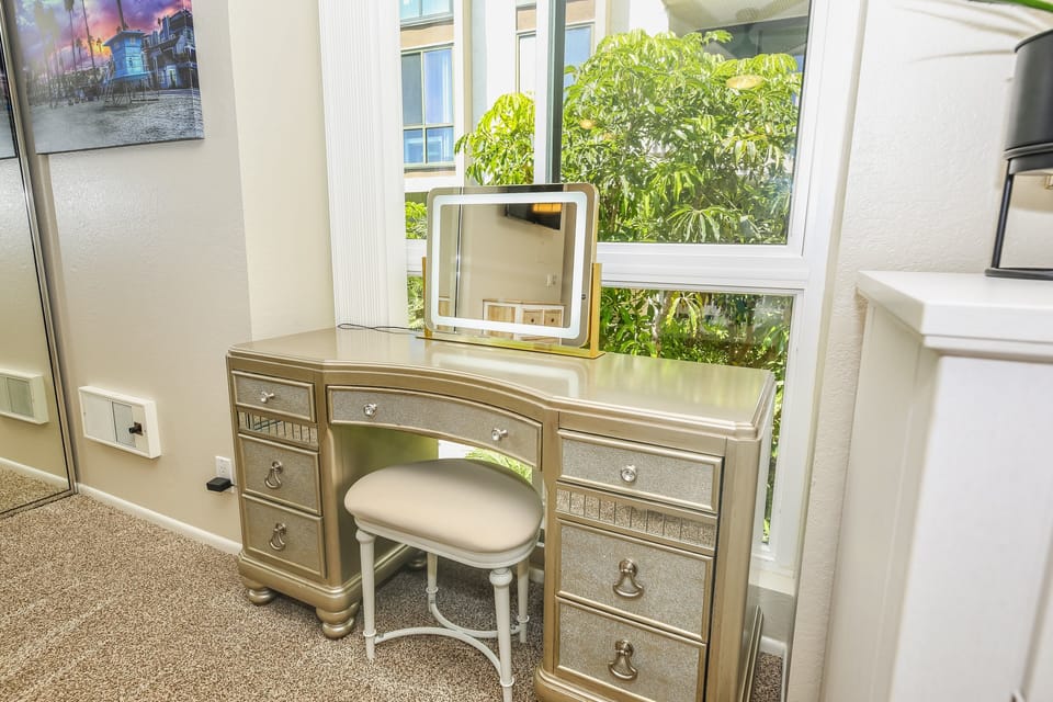 Elegant vanity station to get ready in style