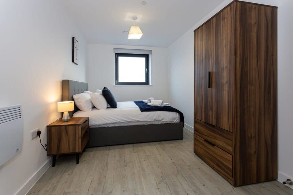 Enjoy panoramic views across Manchester from this prime waterside location