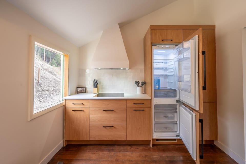 Effortlessly store your essentials in this stylish refrigerator, ready for your culinary creations.