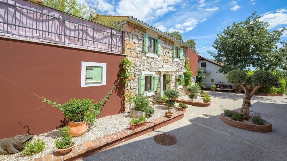 The outdoor of Casa Dvi Mendule