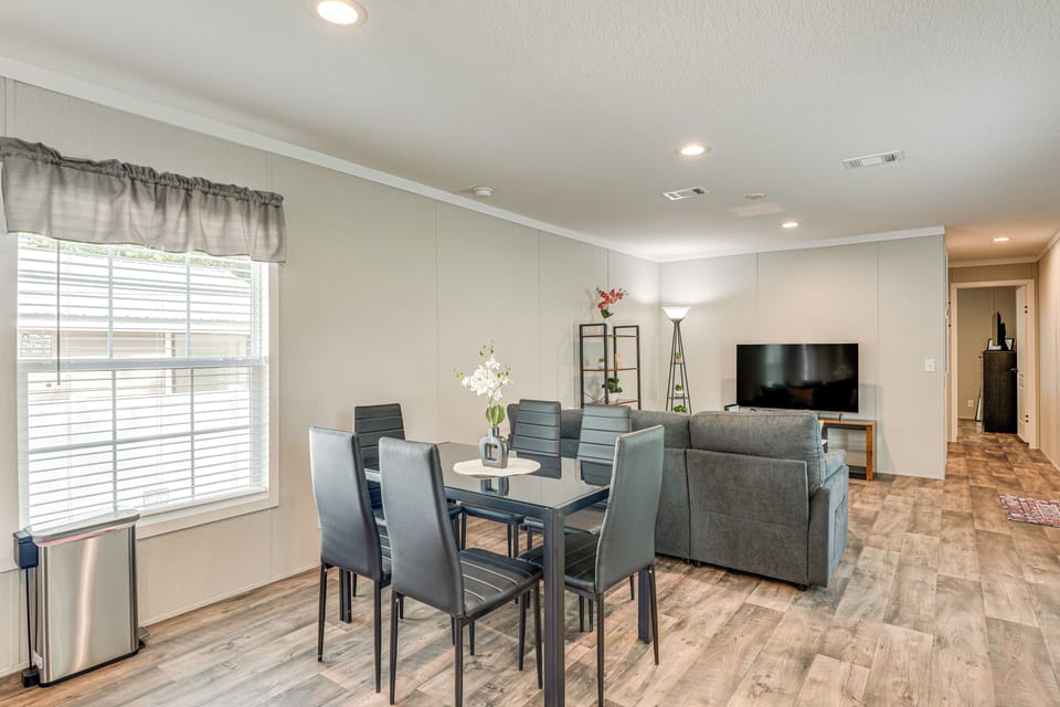 Dining Area | Dishware/Flatware