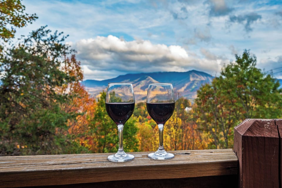 Upstairs balcony with mountain views 