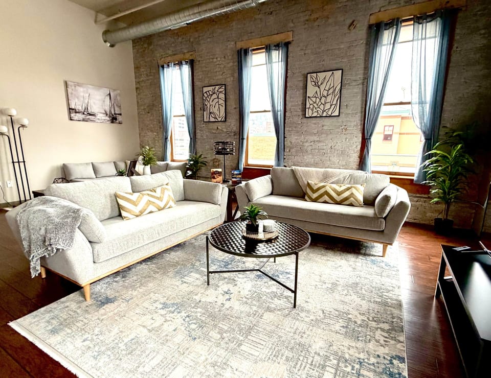 Lofts 211 LR