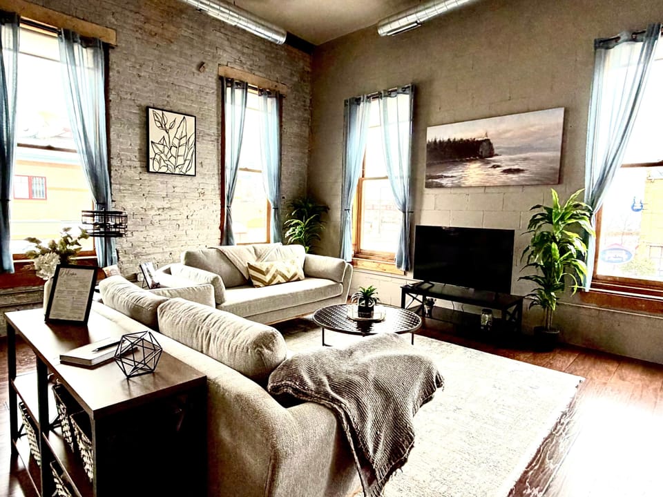 Lofts 211 LR updated