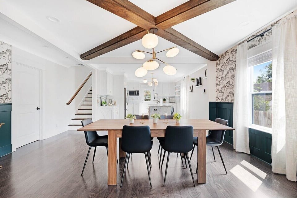 Wether its delivery pizza or freshly made chili, there's plenty of space on the table