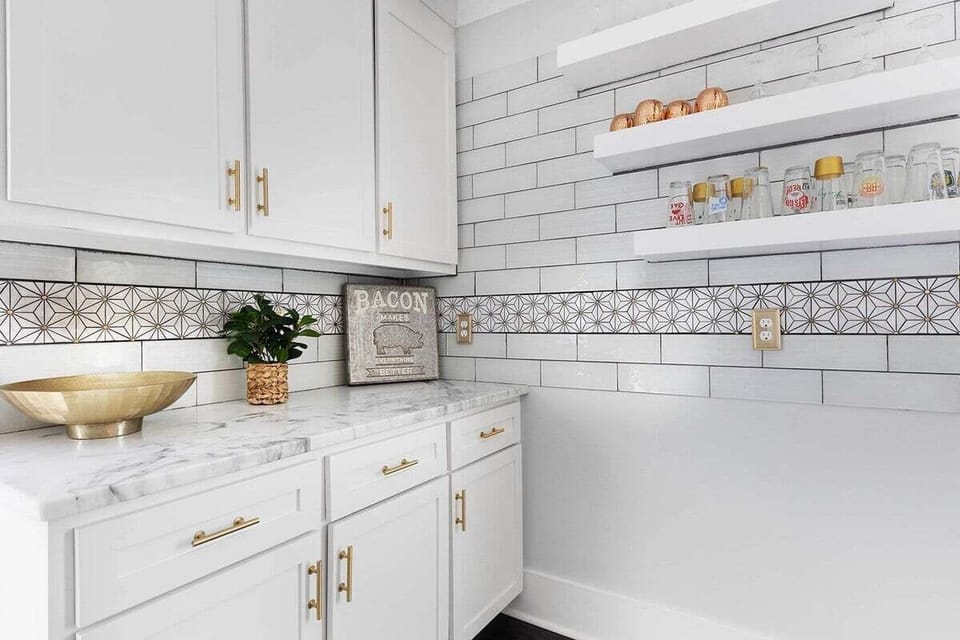 Plenty of storage and barware at your fingertips
