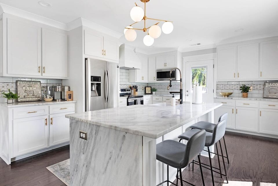 Seating for 3 at the kitchen island