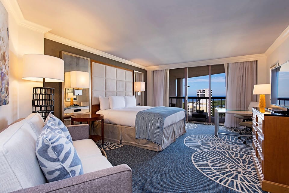 Spacious unit with 1 King size bed