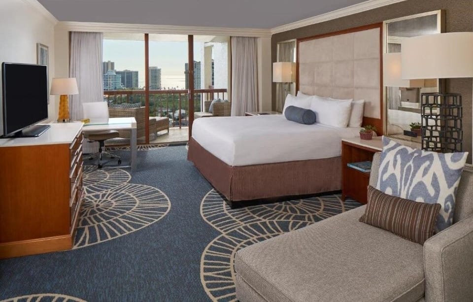 Unit with 1 King bed