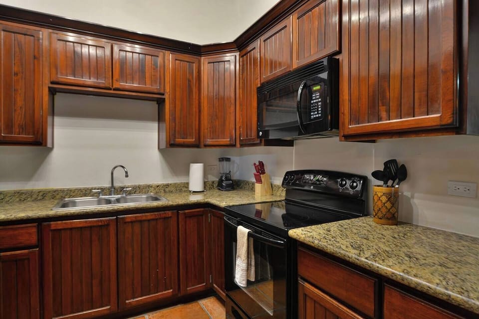 Full kitchen