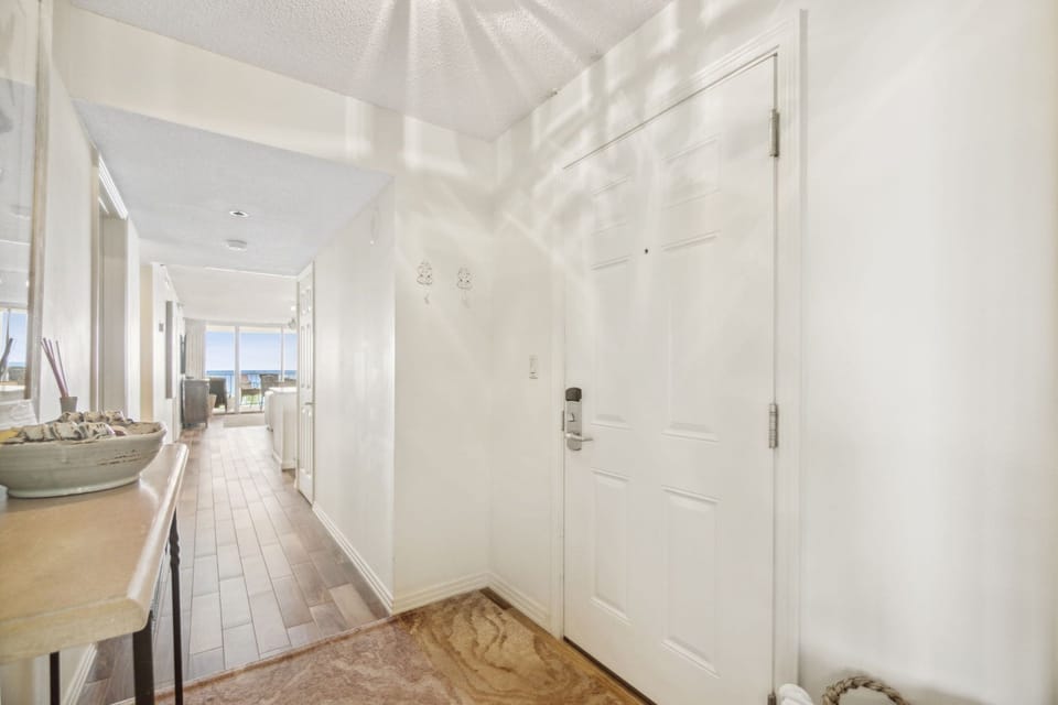 Entry Way - Welcome to your remodeled condo - perfect for a relaxing beach vacation!