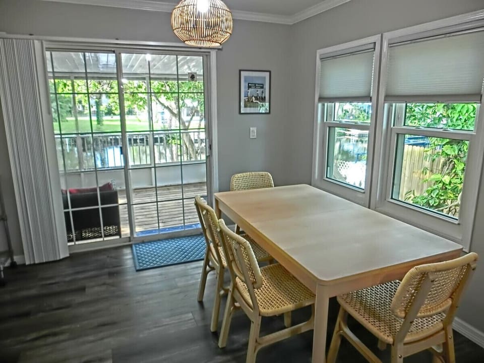 Dining Table with Seating for 6