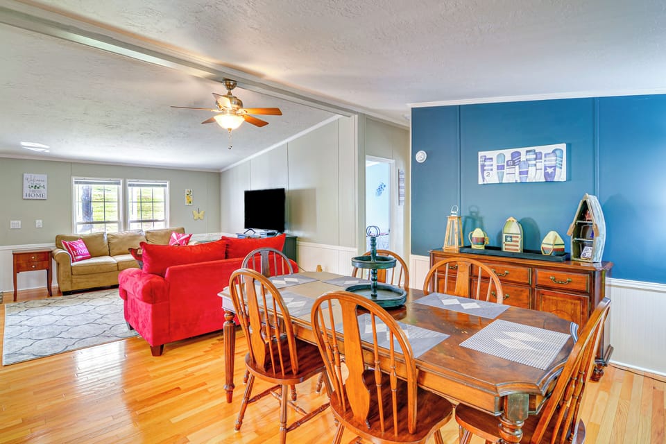 Dining Area | Dishware & Flatware