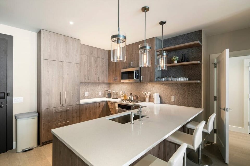Full kitchen