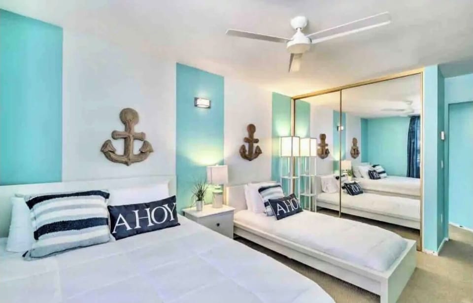 Second bedroom with QUEEN bed, TWIN bed, and flatscreen TV