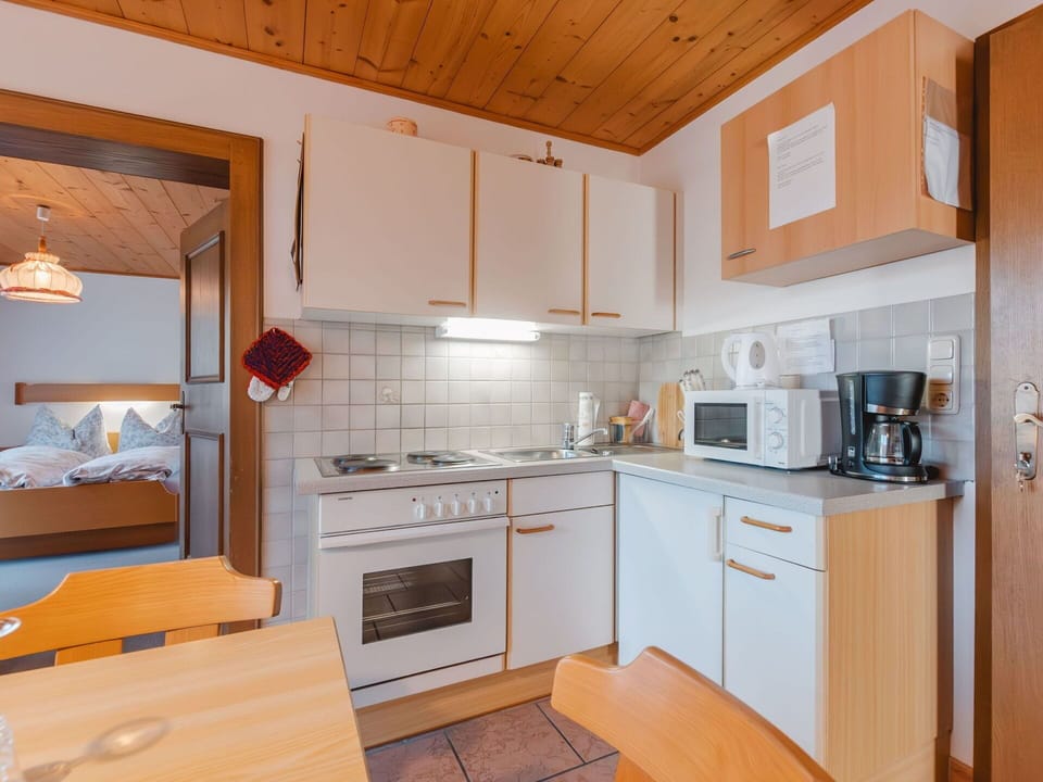 Countertop, Cabinetry, Furniture, Property, Kitchen Stove, Kitchen Appliance, Kitchen, Home Appliance, Wood, Drawer