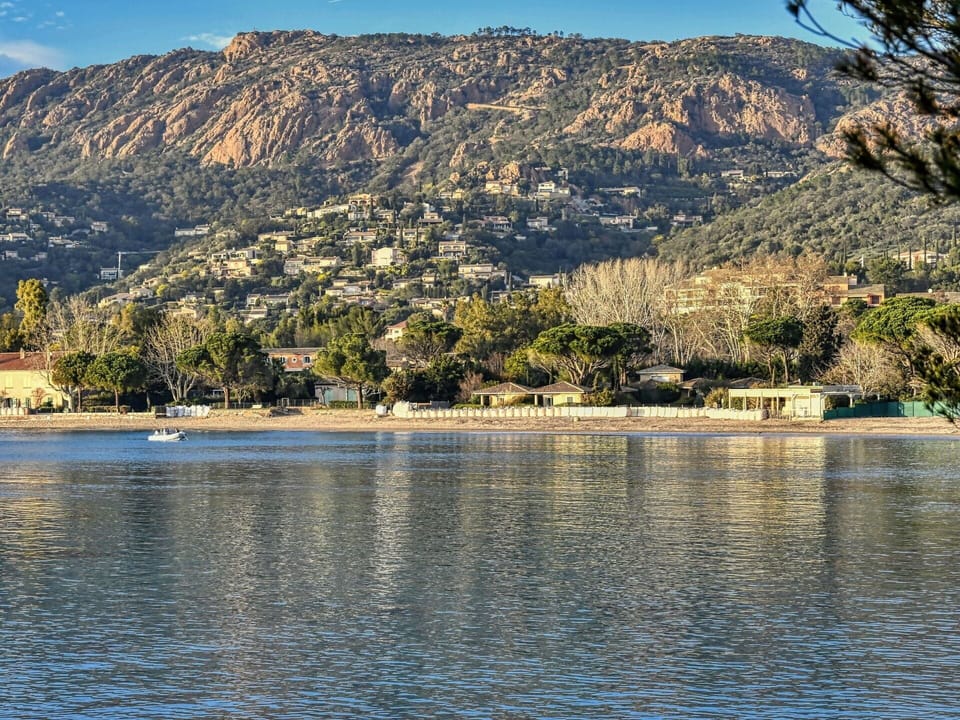 Water, Cloud, Sky, Mountain, Water Resources, Property, Plant, Nature, Body Of Water, Swimming Pool