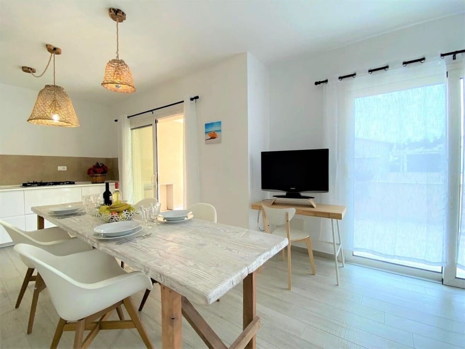 Furniture, Table, Wood, Lighting, Interior Design, Flooring, Floor, Hardwood, Wood Stain