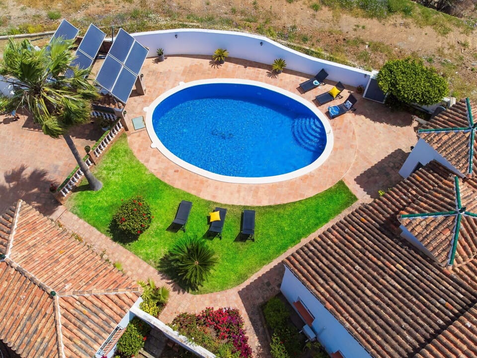 Property, Plant, Urban Design, Architecture, Land Lot, Grass, Tree, Building, Landscape, Shade