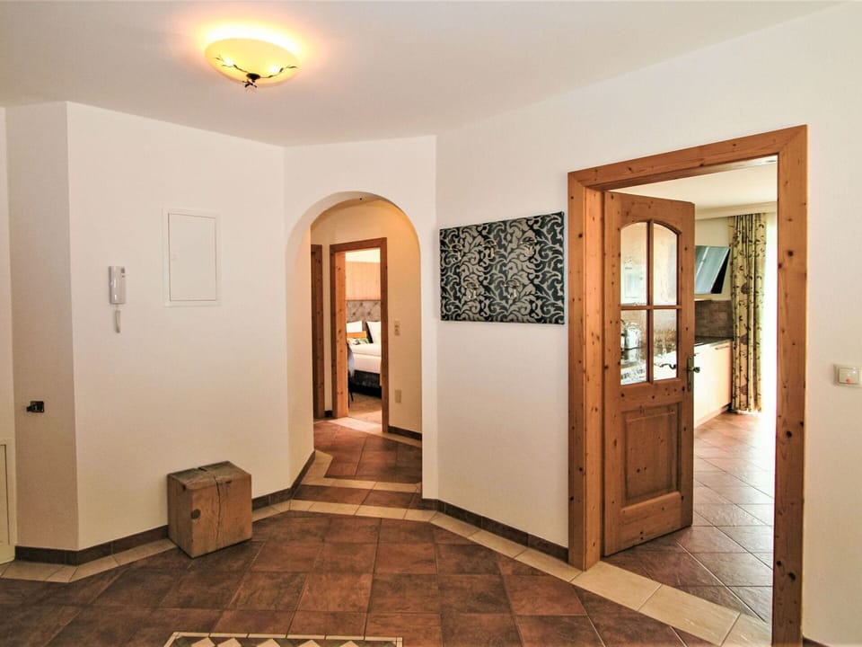 Furniture, Building, Property, Door, Mirror, Wood, Interior Design, Hall, Floor, Flooring