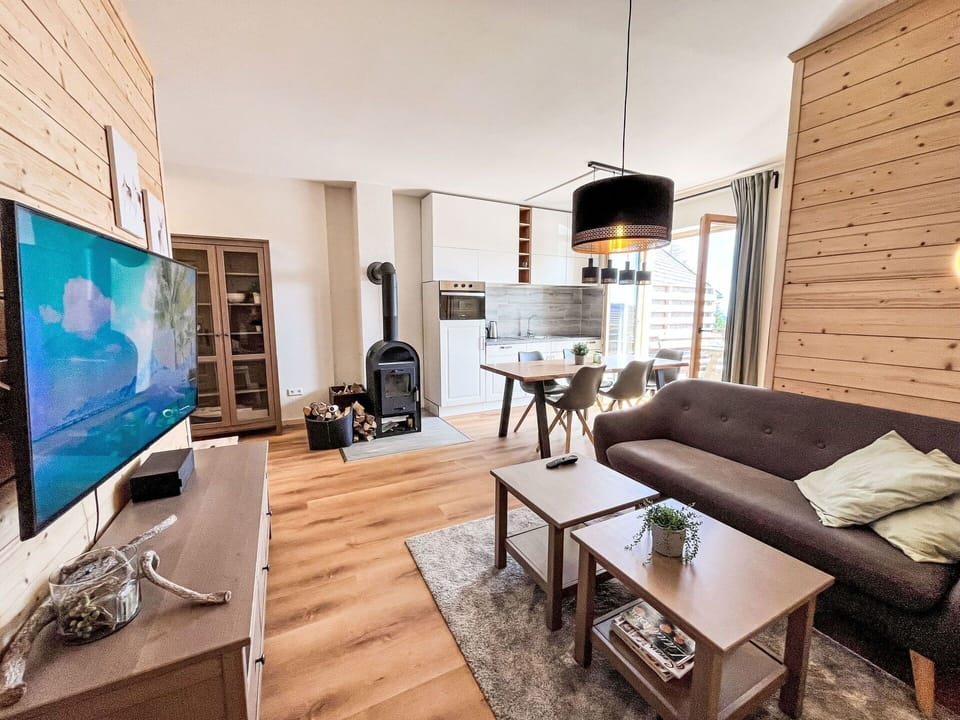 Table, Couch, Furniture, Property, Comfort, Lighting, Interior Design, Wood, Picture Frame, Building