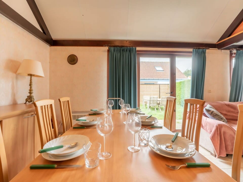 Table, Furniture, Property, Tableware, Dishware, Chair, Building, Wood, Textile, Plate