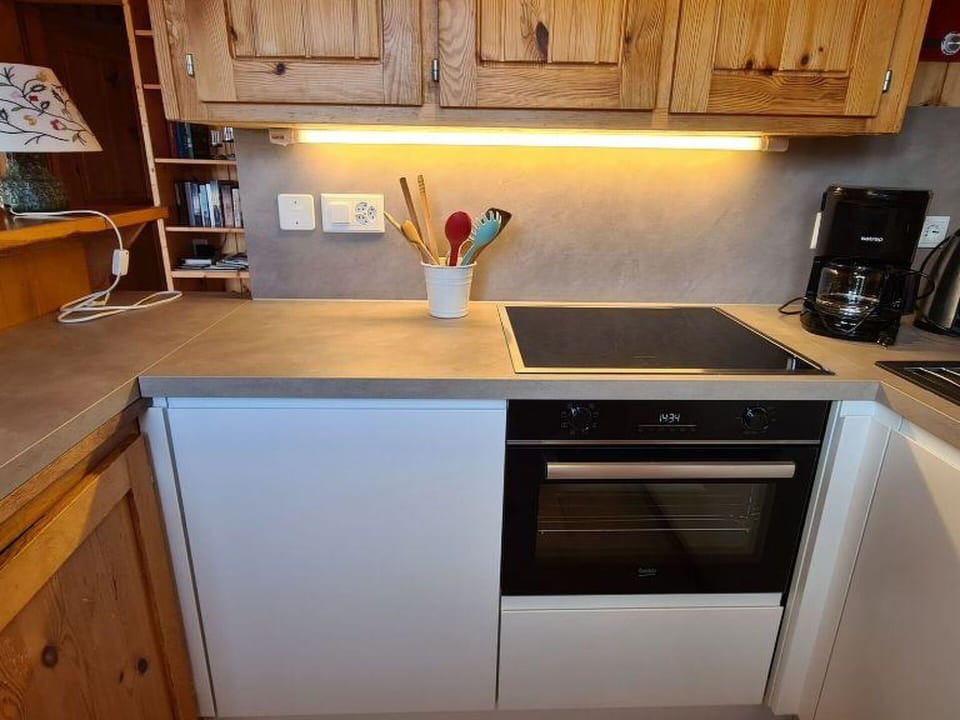 Countertop, Cabinetry, Furniture, Kitchen Appliance, Kitchen Sink, Kitchen, Kitchen Stove, Home Appliance, Wood, Lighting
