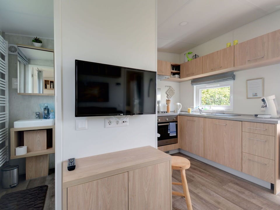 Cabinetry, Furniture, Building, Kitchen Sink, Countertop, Wood, Home Appliance, Interior Design, Flooring, Floor