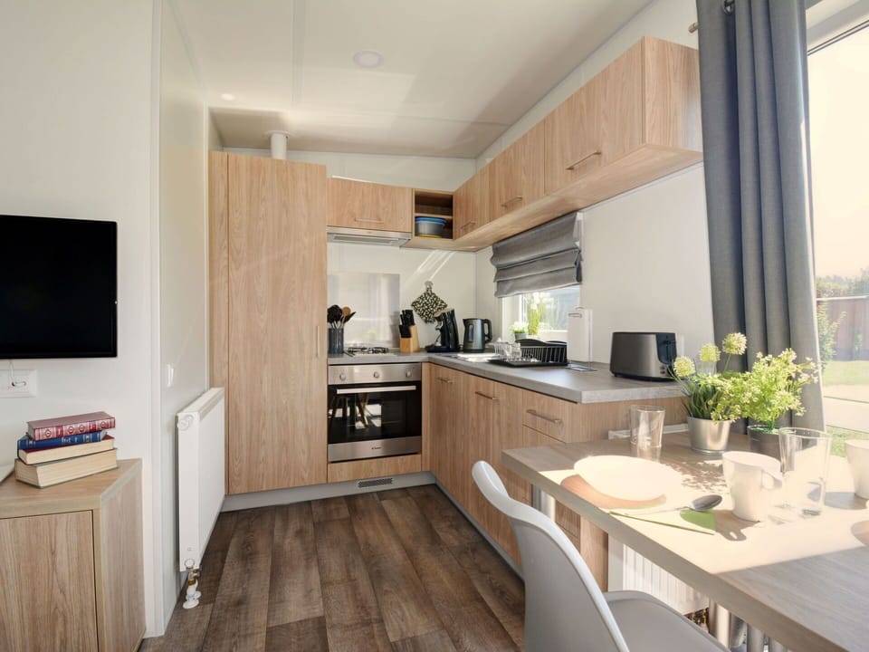 Cabinetry, Property, Countertop, Furniture, Plant, Interior Design, Wood, Kitchen, Home Appliance, Kitchen Stove