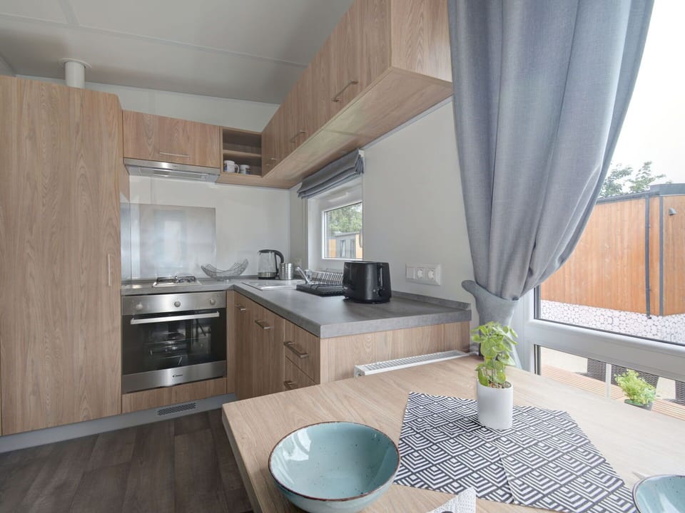 Cabinetry, Property, Countertop, Building, Furniture, Sink, Plant, Kitchen Sink, Wood, Kitchen Stove