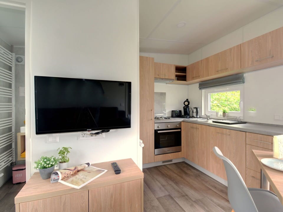 Furniture, Property, Cabinetry, Sink, Wood, Countertop, Interior Design, Kitchen Sink, Flooring, Floor