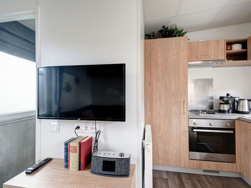 Property, Cabinetry, Home Appliance, Countertop, Wood, Interior Design, Kitchen Appliance, Flooring, Floor, Kitchen