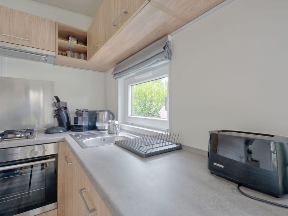 Cabinetry, Countertop, Property, Kitchen Sink, Kitchen Stove, Kitchen Appliance, Kitchen, Sink, Building, Wood