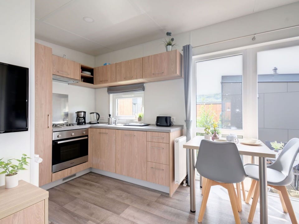 Cabinetry, Countertop, Furniture, Kitchen, Kitchen Stove, Home Appliance, Wood, Kitchen Appliance, Houseplant, Interior Design