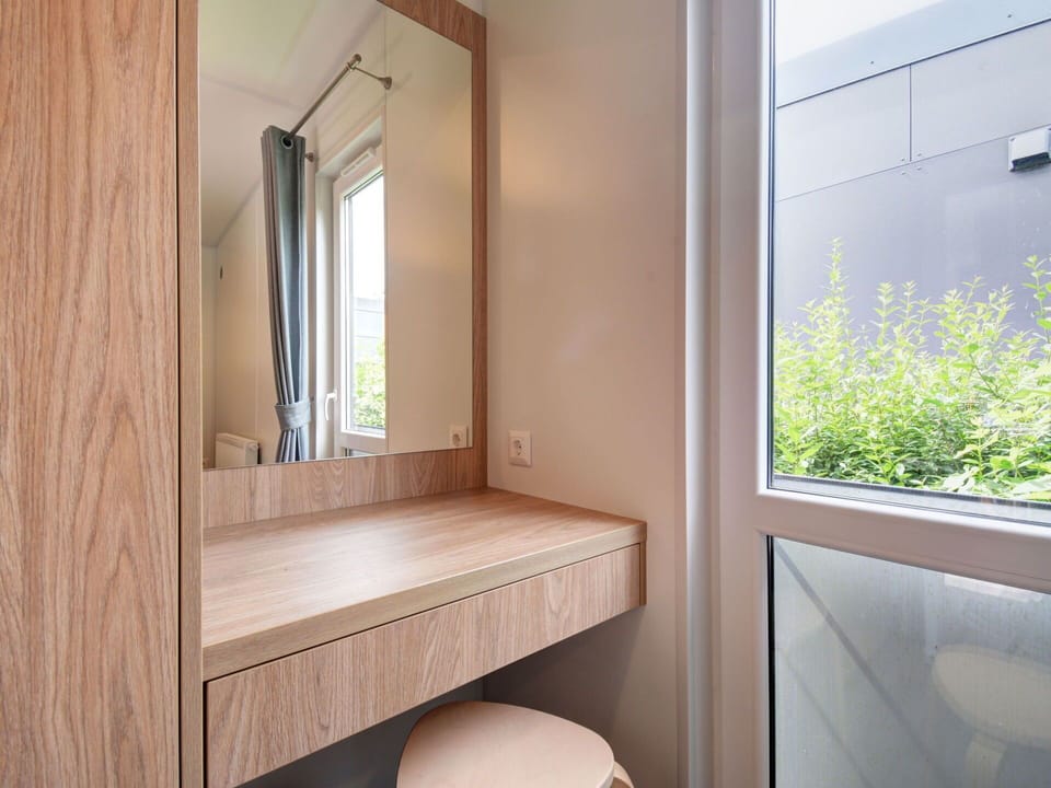 Building, Property, Window, Wood, Shade, Interior Design, Floor, Flooring, Plant