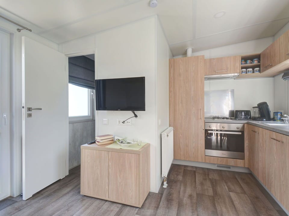 Cabinetry, Countertop, Wood, Kitchen, Flooring, Building, Kitchen Stove, Floor, Kitchen Appliance