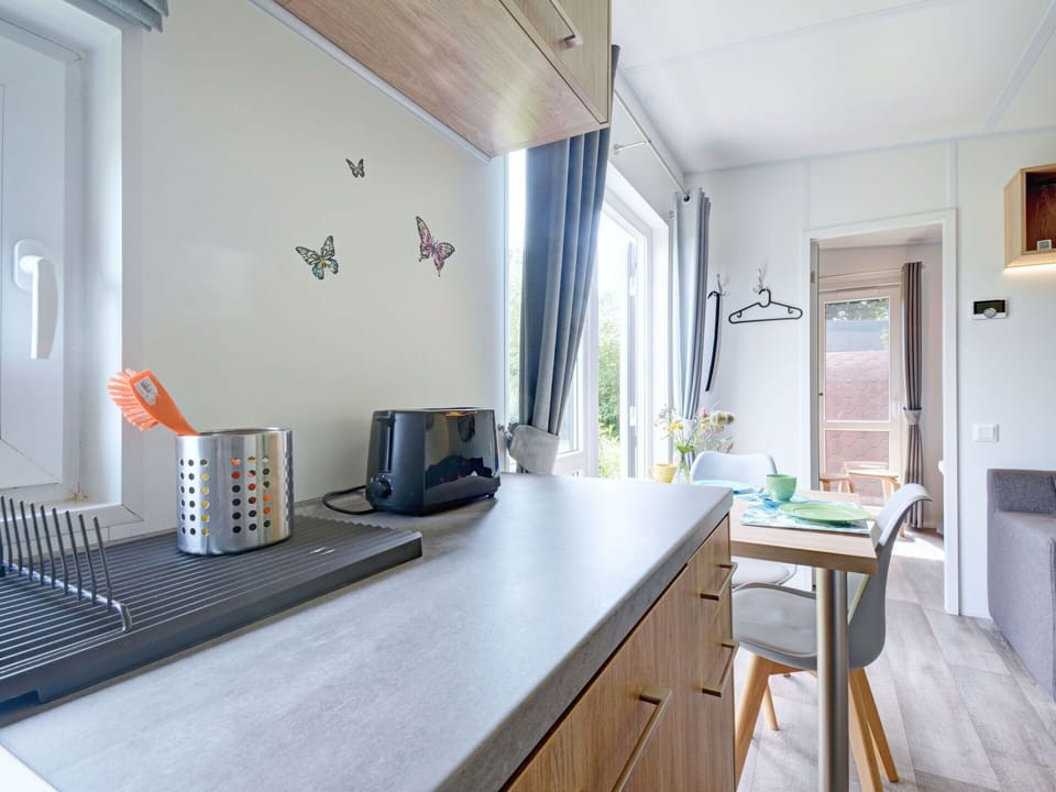 Cabinetry, Furniture, Property, Countertop, Wood, Picture Frame, Interior Design, Drawer, Table