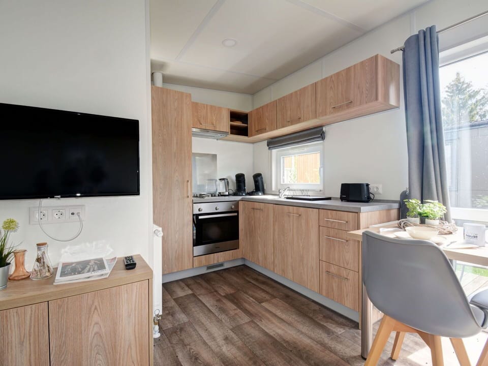 Cabinetry, Countertop, Furniture, Wood, Building, Home Appliance, Kitchen, Interior Design, Flooring, Floor