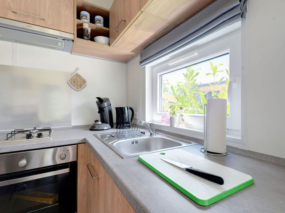 Tap, Kitchen Sink, Sink, Plumbing Fixture, Property, White, Cabinetry, Window, Interior Design, Kitchen
