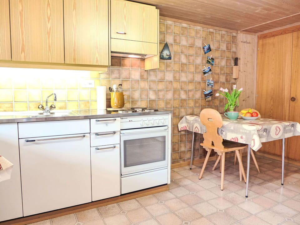 Cabinetry, Furniture, Countertop, Kitchen Appliance, Kitchen, Kitchen Stove, Wood, Building, Interior Design, Home Appliance