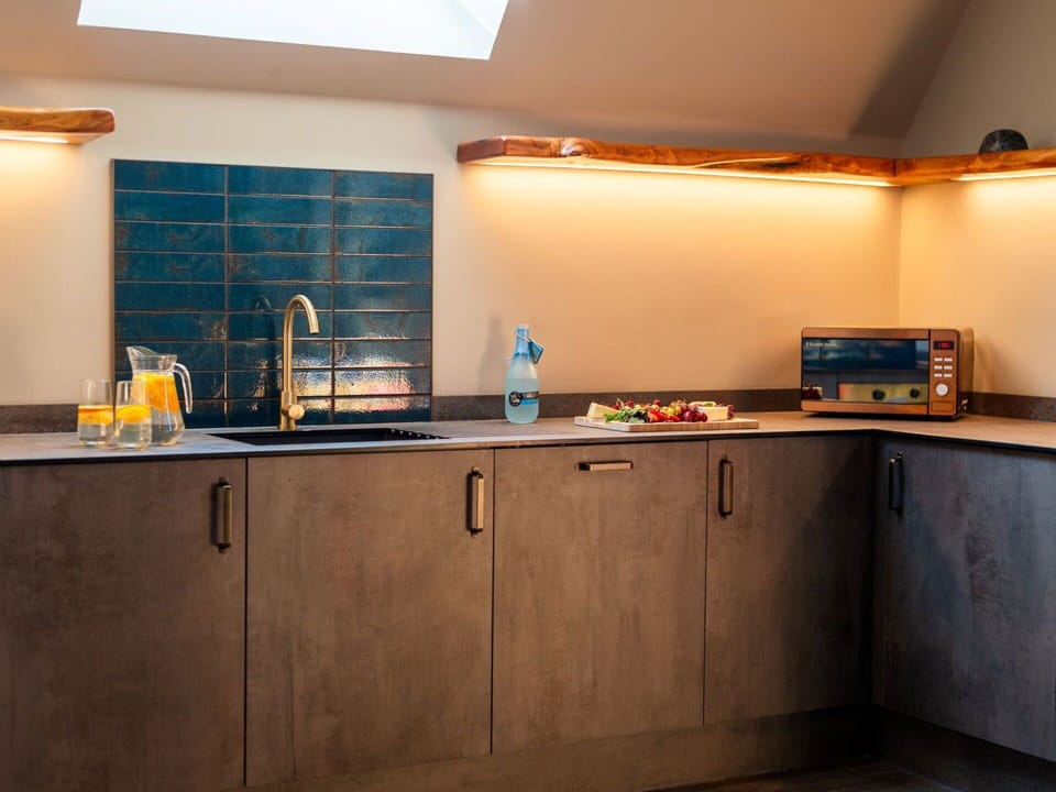 Water, Plant, Property, Sky, Swimming Pool, Azure, Building, Grass, Rectangle, Shade