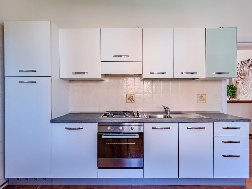Cabinetry, Property, Countertop, Furniture, Kitchen Sink, Building, White, Kitchen Stove, Kitchen Appliance, Home Appliance