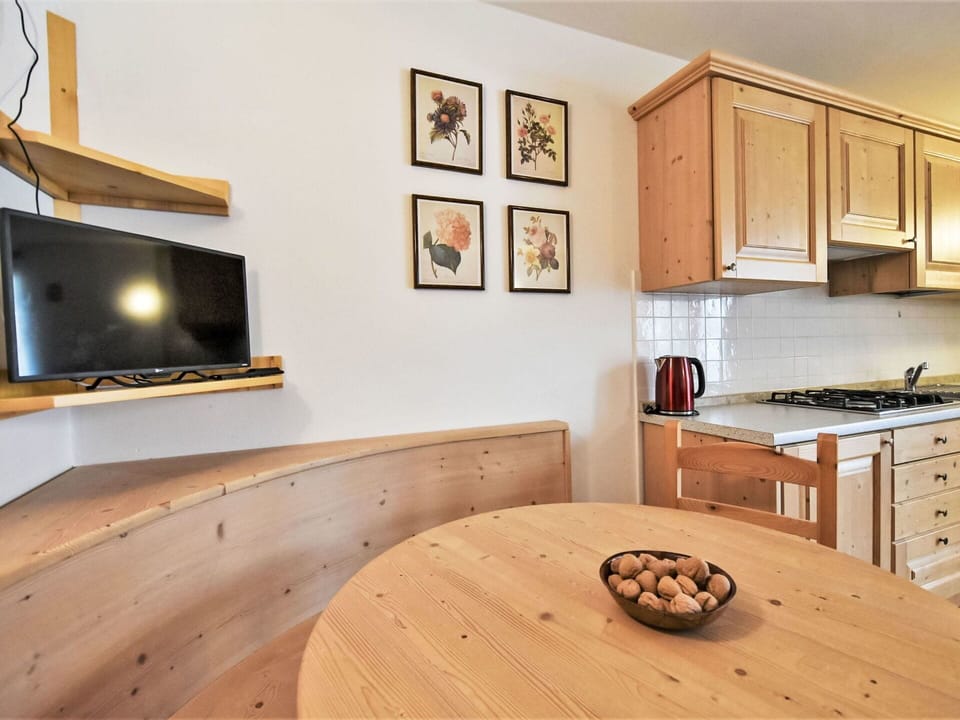 Cabinetry, Property, Furniture, Table, Wood, Interior Design, Countertop, Kitchen Appliance, Lighting, Flooring