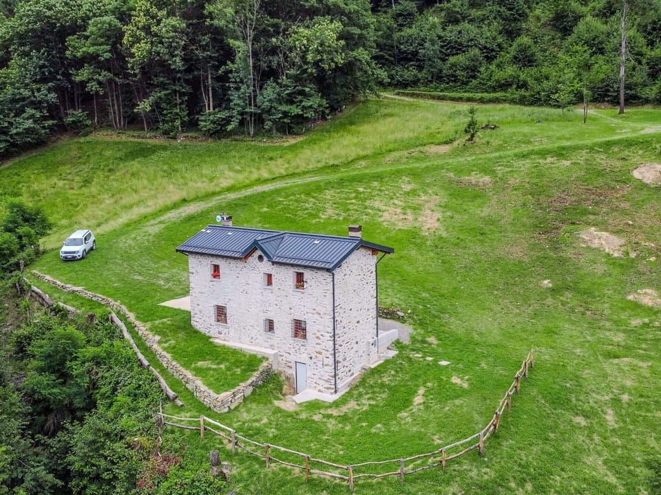 Plant, Slope, Natural Landscape, Land Lot, Tree, House, Building, Grass, Landscape, Groundcover