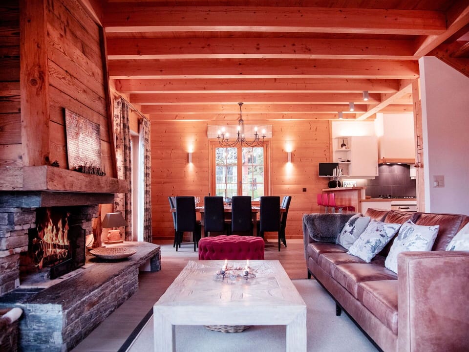 Table, Property, Couch, Lighting, Wood, Living Room, Interior Design, Floor, Studio Couch, Flooring