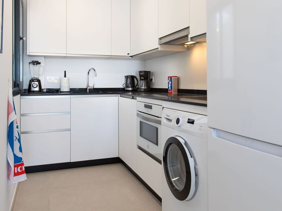Cabinetry, Kitchen Sink, Sink, Kitchen Stove, Kitchen Appliance, Kitchen, Countertop, Tap, Home Appliance, Interior Design