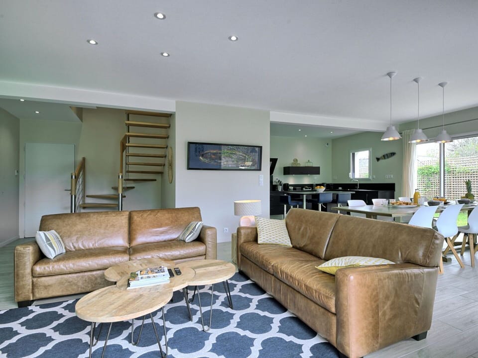 Couch, Furniture, Table, Wood, Interior Design, Comfort, Studio Couch, Living Room, Flooring, Floor