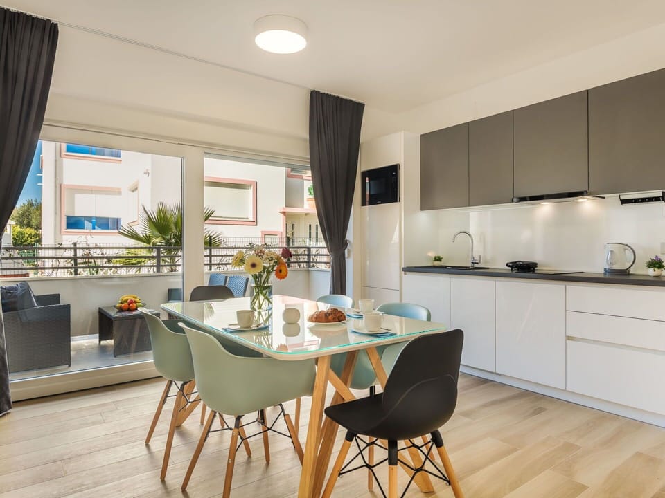 Furniture, Table, Property, Cabinetry, Countertop, Plant, Wood, Chair, Interior Design, Flooring