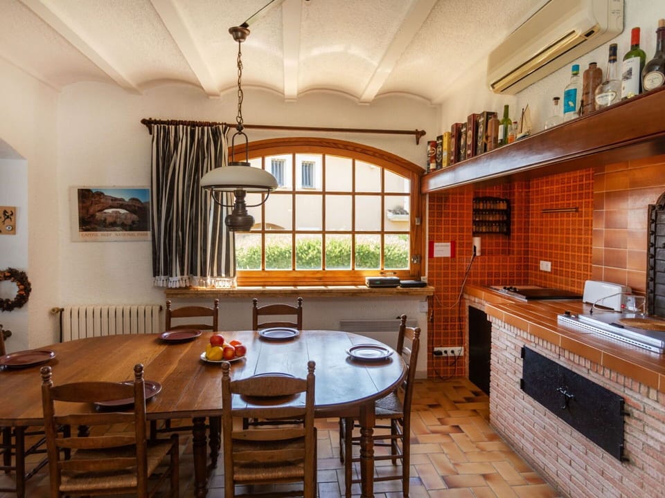 Furniture, Property, Table, Cabinetry, Window, Wood, Countertop, Interior Design, Wood Stain, Floor